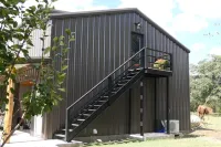 Charming Farmhouse studio ! Packed with modern amenities with all the charm!