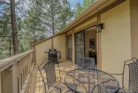Charming Innsbrook Village condo, FREE Golf, Pickleball, Tennis, Pool, Fishing!