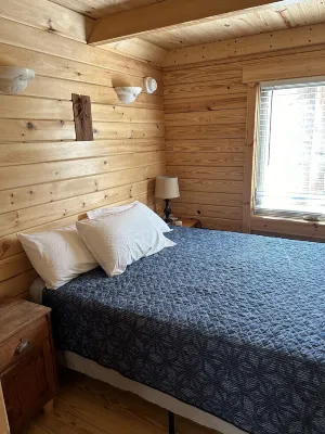 Cozy 1 Bedroom w/ Loft Log Cabin . 7 Miles to French Lick, 15  to Patoka Lake!