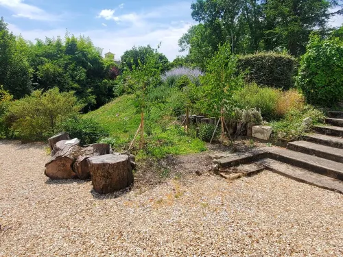 Spacious, recently converted Charentais farmhouse in small commune