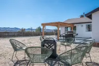 Desert Paradise w/ Epic Views + Firepit + Hot Tub