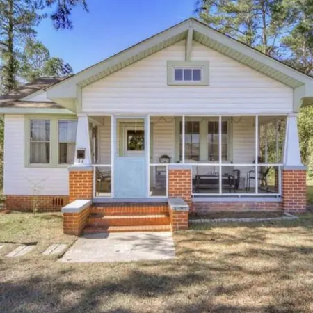 Casey's Cottage- Georgia Ave