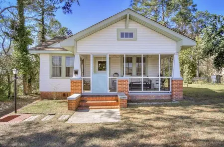 Casey's Cottage- Georgia Ave