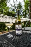 Cozy Lake-View Cottage for 4 · Wine Tasting Included · Pet Friendly
