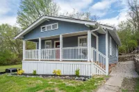 NEW! UPTOWN Cottages - 2bed/1bath-new furnishings!