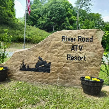 1 BR/1BR Lofted Cabin West Virginia Hatfield McCoy ATV Trails