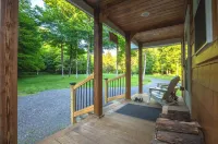 Adirondack Cabin, Private Hiking trail, Fishing, FirePit, Pet, BBQ
