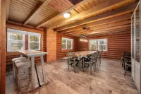 Luxury,Log Cabin 65AC. of Private Forest, Trails,Sauna,Hot-Tub. Baughman Park.
