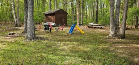 Cozy property, a short walk to a lake front beach.
