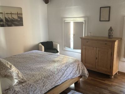 Alla Vigna apartment inside a historic villa with private parking space