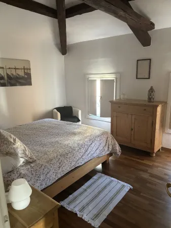 Alla Vigna apartment inside a historic villa with private parking space