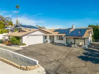 Private Hilltop Haven - Hot Tub/Game Room — 10mi to Beach & Legoland