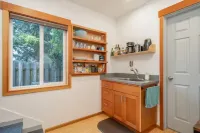 Cypress Cottage: Fabulous and Serene in Nye Beach