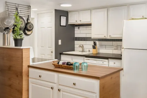 Large Modern 2 Bedroom near Ocean, Airport, and Seattle with private garage