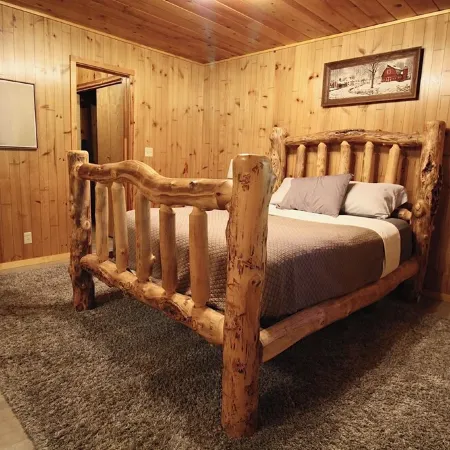 Secluded Cabin with Hot tub on spacious private lot
