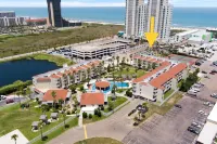 South Padre Island Condo 2BD/2BTH w/ Private beach access & with all amenities