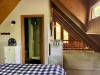 Cozy 3-bdrm with Ossipee Lake access, near White Mntns, Skiing, Shopping, Hiking Hotels in Freedom