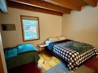 Cozy 3-bdrm with Ossipee Lake access, near White Mntns, Skiing, Shopping, Hiking Hotels in Freedom