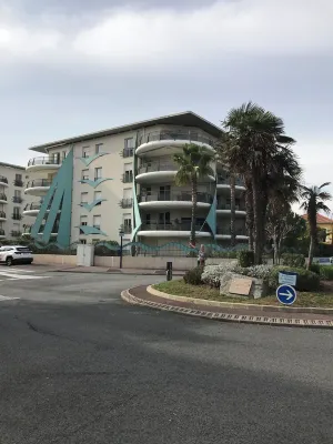 Appt Standing Face à la Mer Hoteles en Fréjus