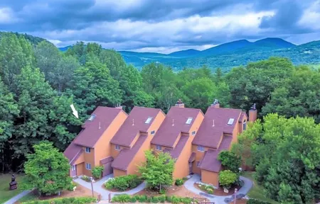 An Amazing Mountain Getaway! Отели в г. Glen