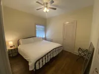 King Suites - 2 King Beds & Garage Parking Hotels in Lakewood