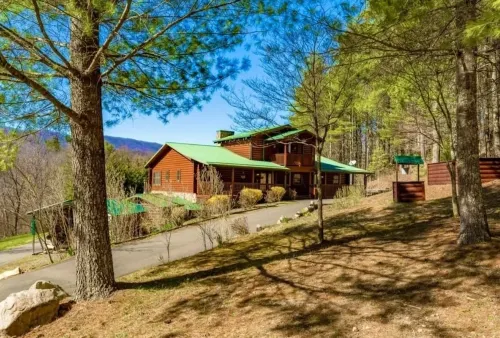 Blue Ridge Mountain Cabin; chill vibes, scenic views, nearby hiking and wineries
