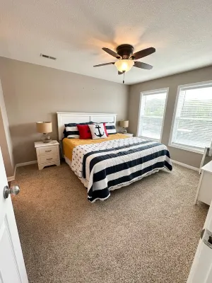 NEW LISTING *Lakefront* Sleeps 6* Pool* Hotel dekat Sugar Creek Mini Golf