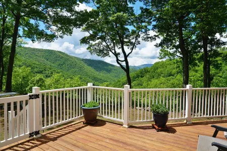 Whittier Mountain Hideaway w/ Breathtaking Views