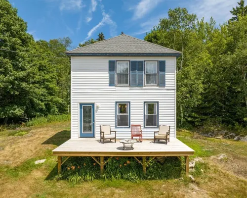 Updated Long Island Maine Cottage Hotels in Long Island