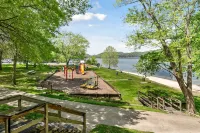 LAKEVIEW GETAWAY adjacent to Floating Mill Park