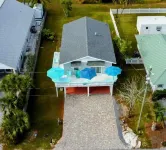 “Be As You Are Beach House” 1.5 min walk to the white sands of Mexico Beach!