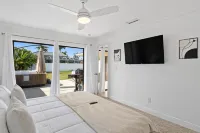 Hot Tub/ King Bed - Cozy Home in Cape Coral!