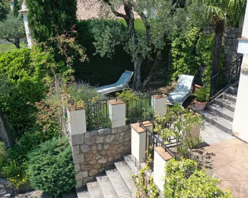 Apartment lux 1 bedroom, independent in villa, swimming pool, view Grasse and sea 그라스 호텔