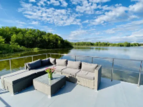 Luxury Houseboat with Many Extras Included