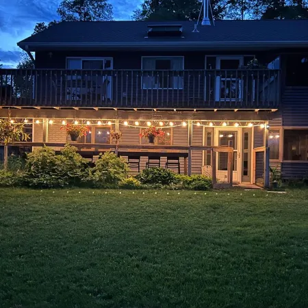 Lakefront house-6 acres of woods-Private Lake-4 miles from MIS