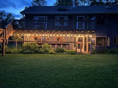 Lakefront house-6 acres of woods-Private Lake-4 miles from MIS
