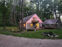 HARBOR SPRINGS 3 BEDROOM / 2 BATH COUNTRY CHALET