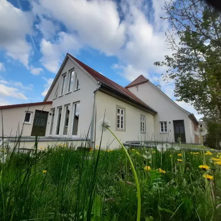 Modern vacation apartment "Tanzsaal" Living in a listed half-timbered house
