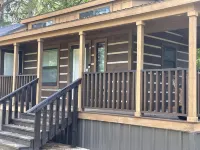 Cozy tiny home in the pines - 20 minutes from Canton and Lake Fork!