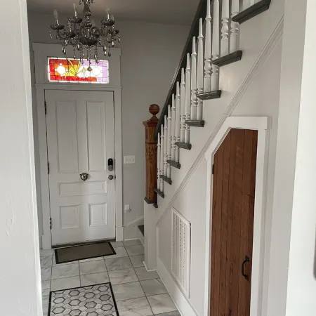 Historic 1886 House locate convienently