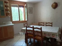 Grand Appartement Rez-de-chaussee Avec Jardin