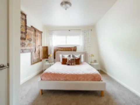 Waterfront A-Frame w/Mtn View, Pool, <15Min to Old Town, Jerome, Vineyards Hotels in Cottonwood-Verde Village