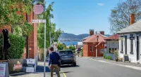 Historic Battery Point Cottage