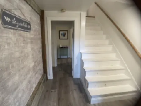 Renovated Ranch 5 Bed 2 Bth, Open concept. Close to beaches, airport & Portland