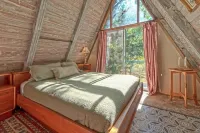 Pet Friendly, 10 Guests, Walking Distance to Payette Lake/Downtown, Hot Tub!