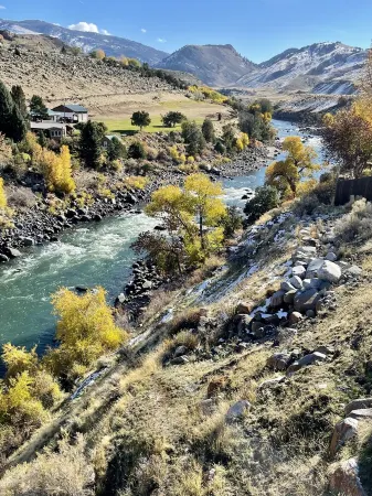 Private Custom Cabin on Yellowstone River with Breathtaking Views