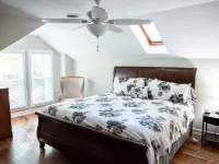 “MEMORY MAKER”- Lake House at Hyco Lake with a Private Boathouse Hotels in Cunningham