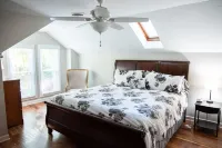 “MEMORY MAKER”- Lake House at Hyco Lake with a Private Boathouse Hotels in Person County