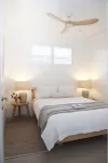 Green Door Kiama - Eco Luxury, EVC, Ocean Views, Pet Friendly. Hotels near BIG4 Easts Beach Holiday Park