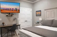 Hidden Hideaway with a View (Close to I-40/City) - Safe & Away from the Hotels